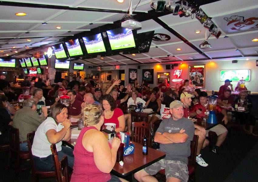 Best Sports Bars in Orlando To Watch NFL Football Games!