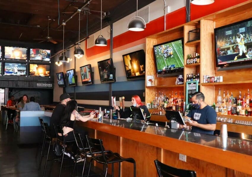 5+ Sports Bars In Downtown Austin To Watch Your Fave Teams