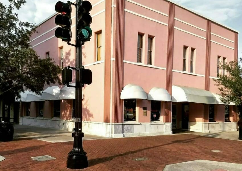 Dog Friendly Restaurants in Sanford to Enjoy with your Furry Friend