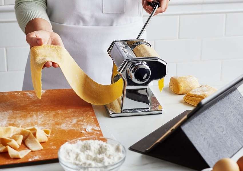 Cooking Class at Sur La Table - park date ideas