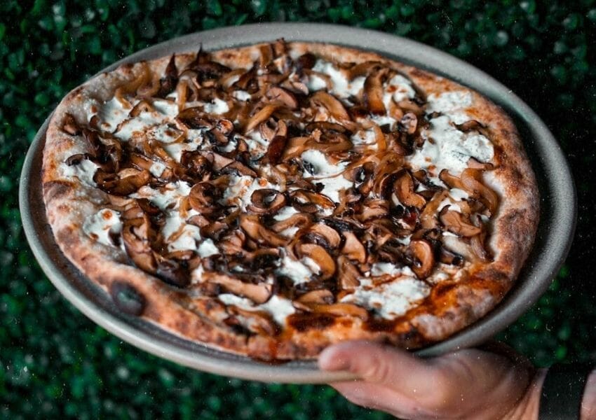 8 Irresistible Spots for Pizza in Lakeland