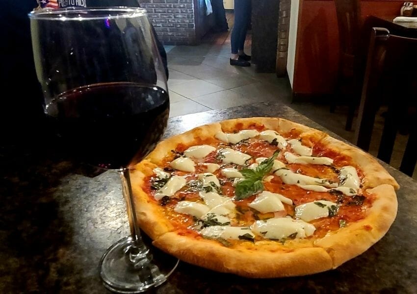 8 Irresistible Spots for Pizza in Lakeland