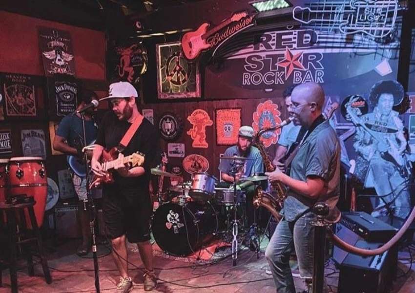 5 Best Dive Bars in Seminole Heights UNATION
