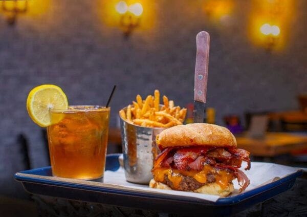 Restaurants in Downtown Tampa: Butter's Burgers