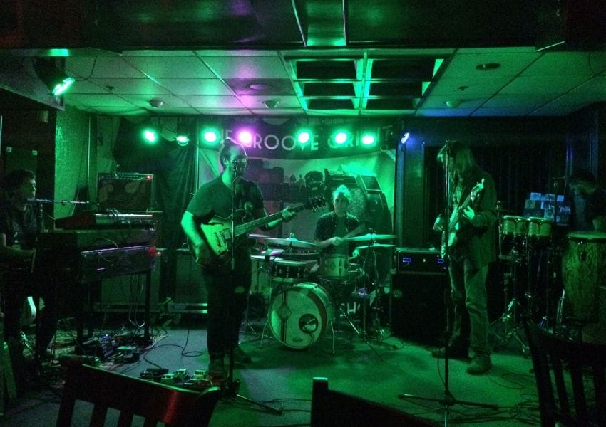 The 6 Best Dive Bars in Orlando to Check Out