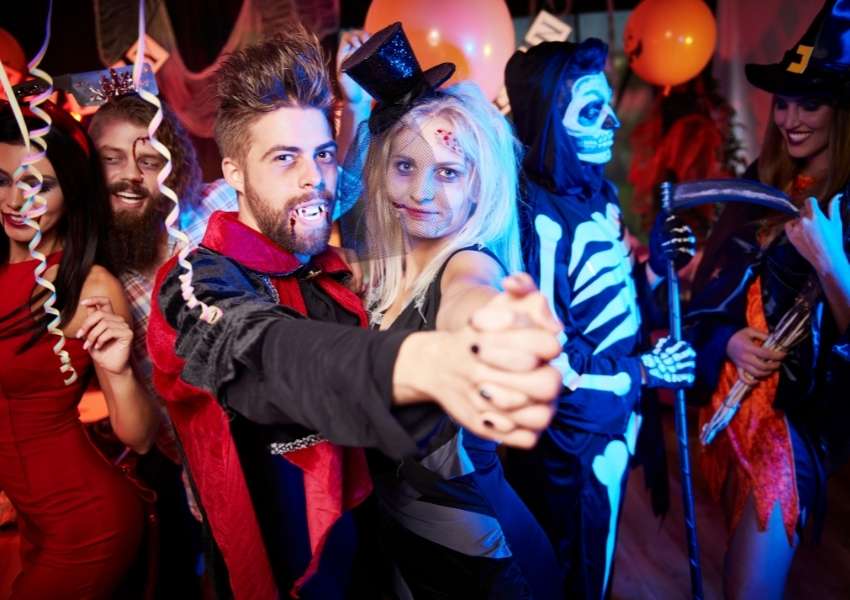 The Perfect Boozy Halloween In Dallas 