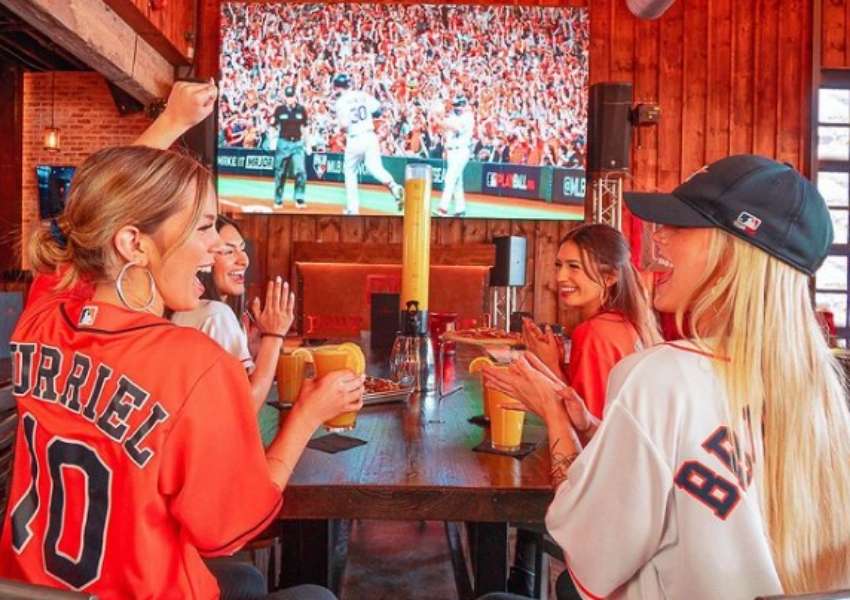 sports bars in downtown houston