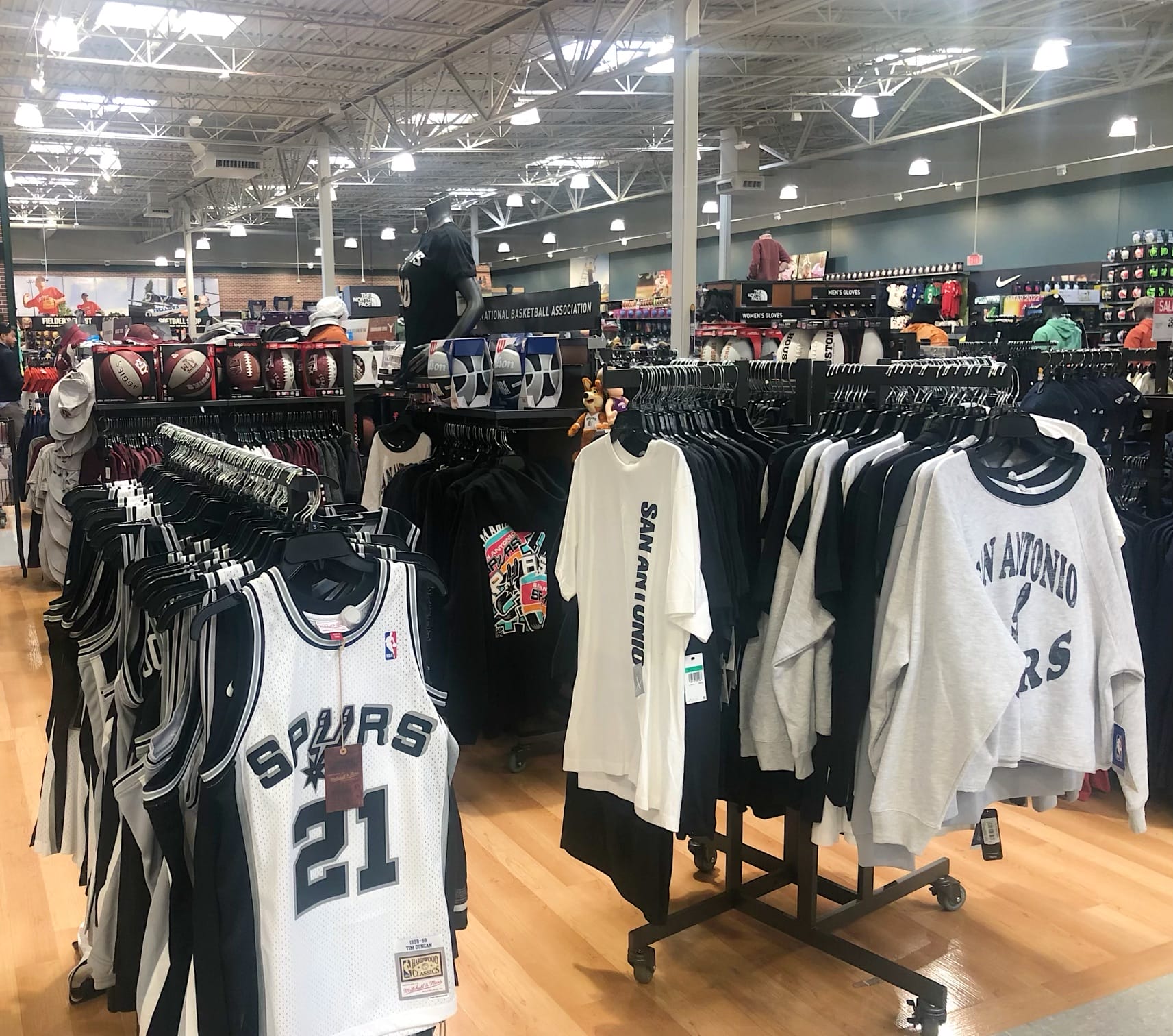 at&t spurs store