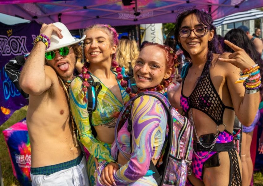 One Love outfit  Music festival outfits, Rave costumes, Pretty girl swag